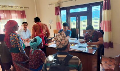 रामपुर नगरपालिकाले वडा कार्यालय र टोल बाटै समाजिक सुरक्षा भत्ता वितरण गर्ने